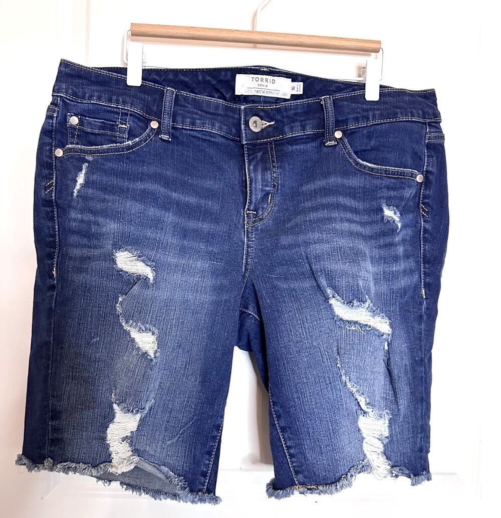 Torrid Jean Shorts Size 16 Bermuda Shorts 9.5" Inseam Dark Indigo Wash 16W